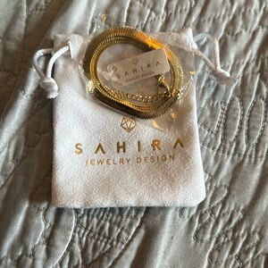 Beautiful herringbone necklace New never been used.